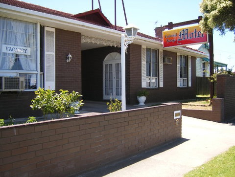 Colonial Lodge Motel - Accommodation Whitsundays 0