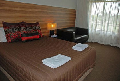 Red Cedars Motel - Accommodation Whitsundays 0
