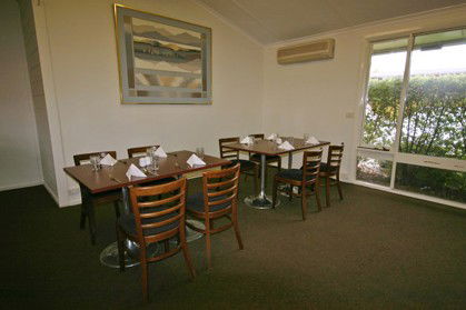 Red Cedars Motel - Accommodation Whitsundays 1