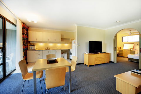 Absolute Beachfront Smugglers On The Beach - Accommodation Whitsundays 1