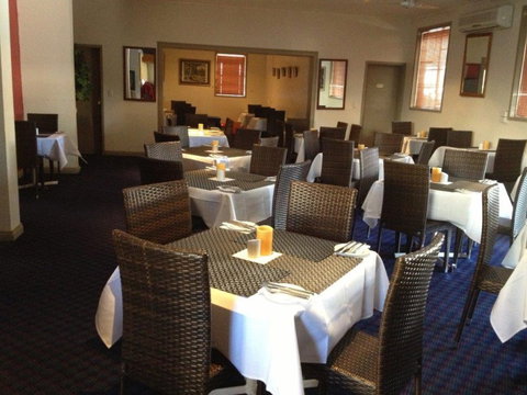 Bluestone Motor Inn - Accommodation Whitsundays 3