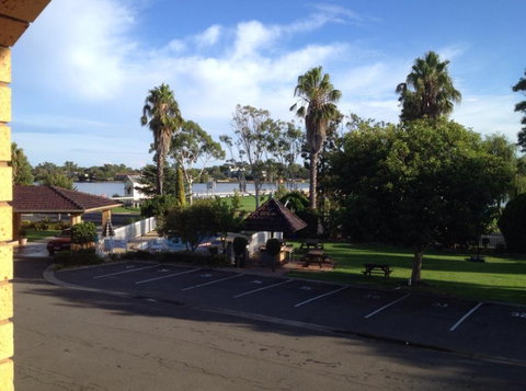 Lake View Motel - Accommodation Whitsundays 6