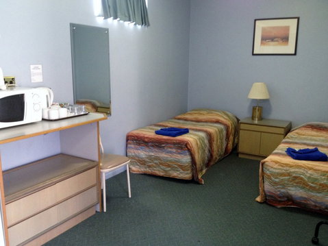 City West Motel - Accommodation Whitsundays 6