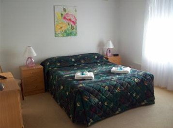 AA Madalena Court Holiday Apartments - Accommodation Whitsundays 3