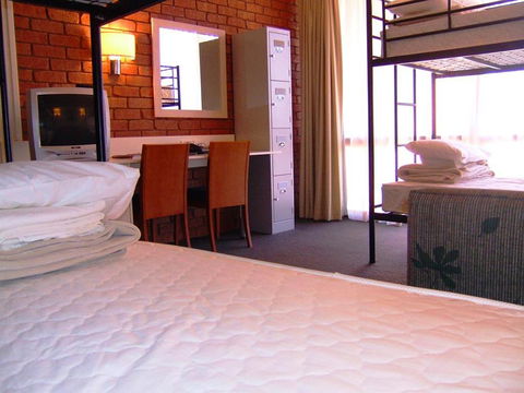 Alice In The Territory - Accommodation Whitsundays 5
