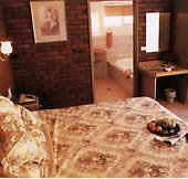 Colonial Motor Lodge - Accommodation Whitsundays