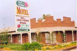 Top Of The Town Motel - Accommodation Whitsundays 0