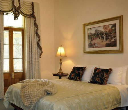 Stanley Grammar Country House - Accommodation Whitsundays 1