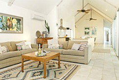 Absolute Beachfront Belongil Summerhouse - Accommodation Whitsundays 1