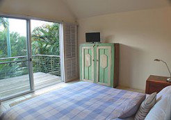 Absolute Beachfront Belongil Summerhouse - Accommodation Whitsundays 3