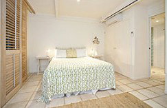 Absolute Beachfront Belongil Summerhouse - Accommodation Whitsundays 5