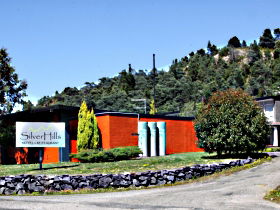 Silver Hills Motel - Accommodation Whitsundays 0