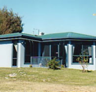 Homelea Accommodation Spa Cottage and Apartments - Accommodation Whitsundays