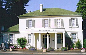 Fitzpatricks Inn - Accommodation Whitsundays 0