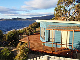 Larus Waterfront Cottage - Accommodation Whitsundays 0