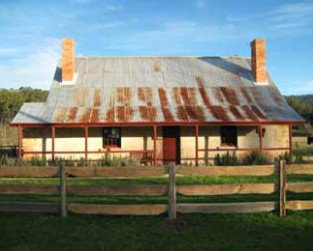 Cascades Colonial Accommodation - Accommodation Whitsundays 3