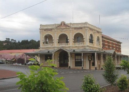 Empire Hotel - Accommodation Whitsundays 1