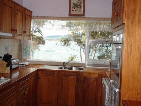 White Beach By The Water Holiday Accommodation - Accommodation Whitsundays 2