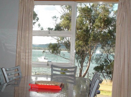 White Beach By The Water Holiday Accommodation - Accommodation Whitsundays 3