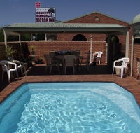 Country Manor Motor Inn - Accommodation Whitsundays