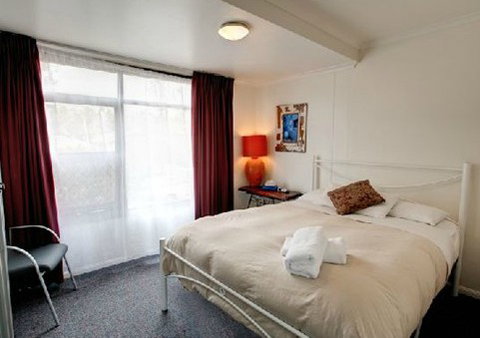 Mad Mooses Guest House - Accommodation Whitsundays 1