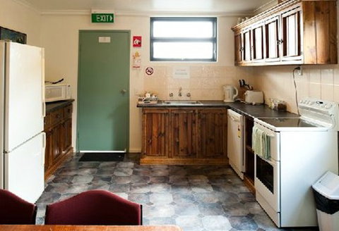Mad Mooses Guest House - Accommodation Whitsundays 2