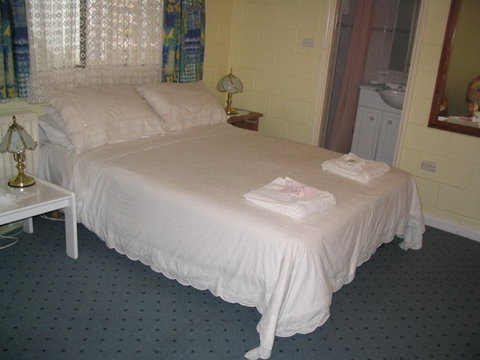 Enzian Lodge - Accommodation Whitsundays 2