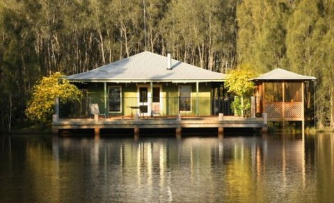 Billabong Moon - Accommodation Whitsundays 0