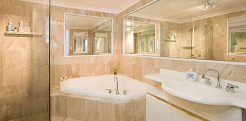 Absolute Beachfront Manly Bed And Breakfast - Accommodation Whitsundays 2