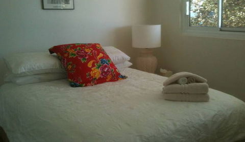 Absolute Beachfront Manly Bed And Breakfast - Accommodation Whitsundays 4