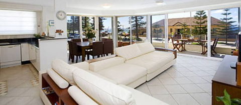 Absolute Beachfront Manly Bed And Breakfast - Accommodation Whitsundays 5