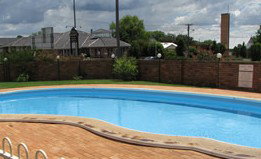 All Travellers Motor Inn - Accommodation Whitsundays 0