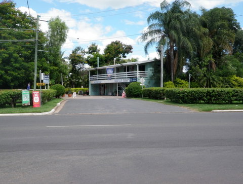 Emerald Cabin And Caravan Village - Accommodation Whitsundays 1