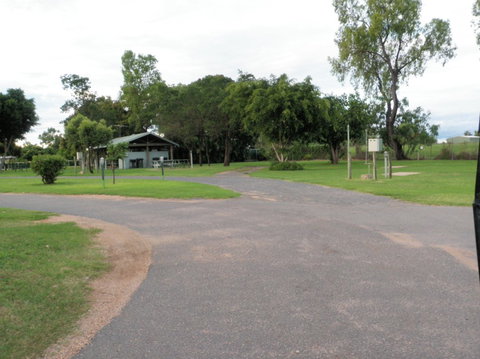 Emerald Cabin And Caravan Village - Accommodation Whitsundays 5