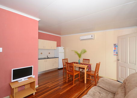 Ned Kellys Motel - Accommodation Whitsundays 1