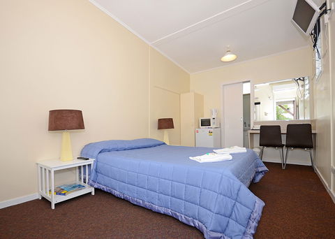 Ned Kellys Motel - Accommodation Whitsundays 2