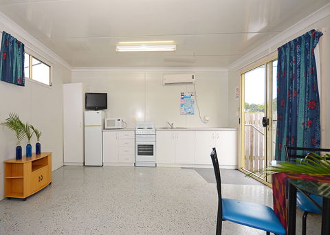 Ned Kellys Motel - Accommodation Whitsundays 3