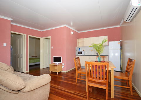 Ned Kellys Motel - Accommodation Whitsundays 4
