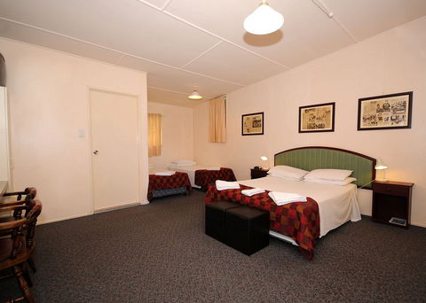 Ned Kellys Motel - Accommodation Whitsundays 8