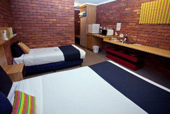 Blue Shades Motel - Accommodation Whitsundays 1