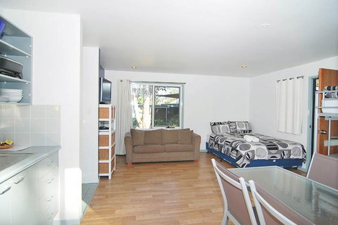 Huskisson Holiday Cabins - Accommodation Whitsundays 2