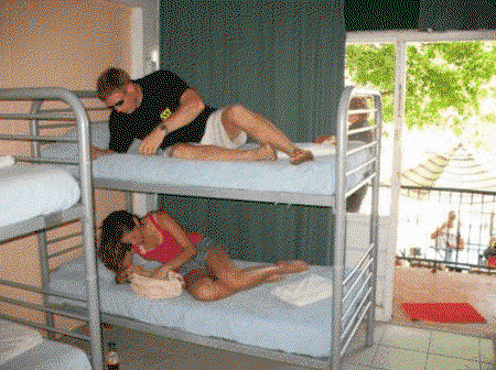 Globetrotters Budget Accommodation - Accommodation Whitsundays 3