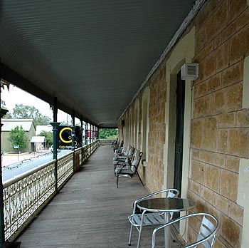 Hotel Mannum - Accommodation Whitsundays 0