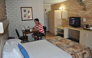 Castle Motor Lodge - Accommodation Whitsundays 1