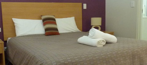 Summit Motel - Accommodation Whitsundays 0