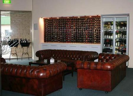 International Motor Inn - Accommodation Whitsundays 0