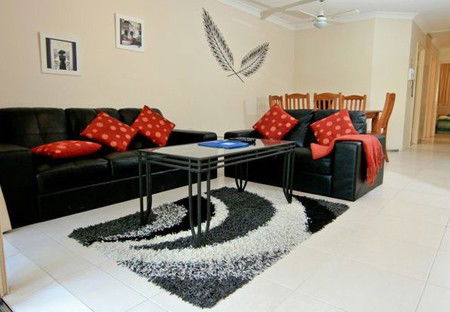 Miami Beachside Apartments - Accommodation Whitsundays 4