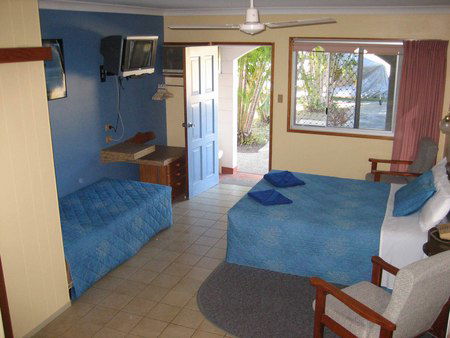 Paradise Court Holiday Units - Accommodation Whitsundays 1