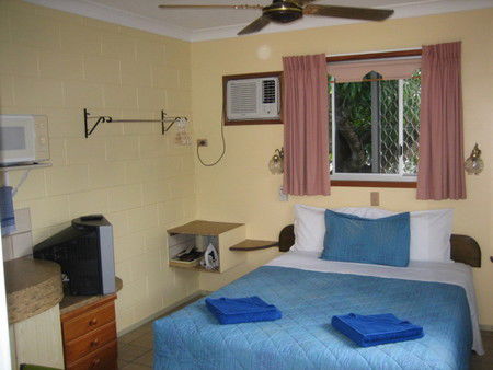 Paradise Court Holiday Units - Accommodation Whitsundays 3