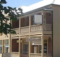 Cobb  Co Court Boutique Hotel - Accommodation Whitsundays